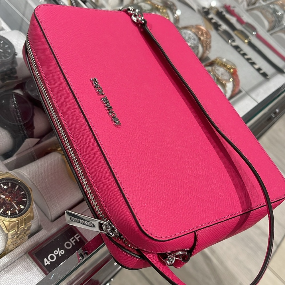 Michael Kors Jet Set Large Saffiano Leather EW Crossbody Bag 
Dragonfruit
NWT